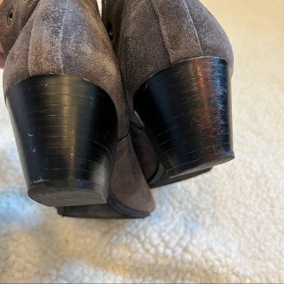 Sam Edelman Rubin Bootie Ankle Boot Grey Suede Silver Grommets - Picture 4 of 8